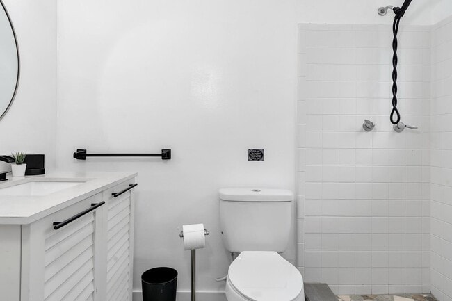 Building Photo - 2233 SE 15th St