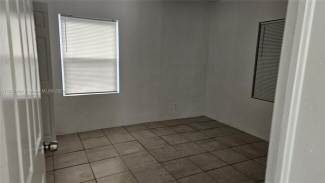 Building Photo - 1610 NW 7th Pl