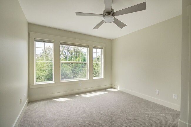 Building Photo - 3Bd/3.25Ba Kirkland Townhome