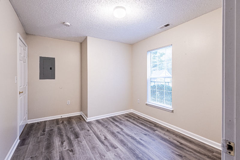 Building Photo - 585 Franklin Grove Church Rd