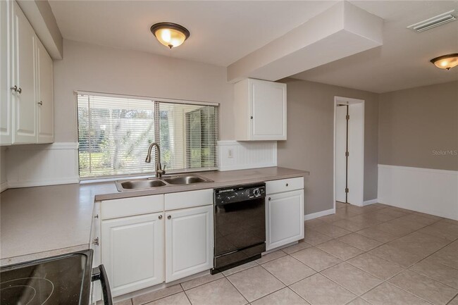 Building Photo - 3824 Moog Rd