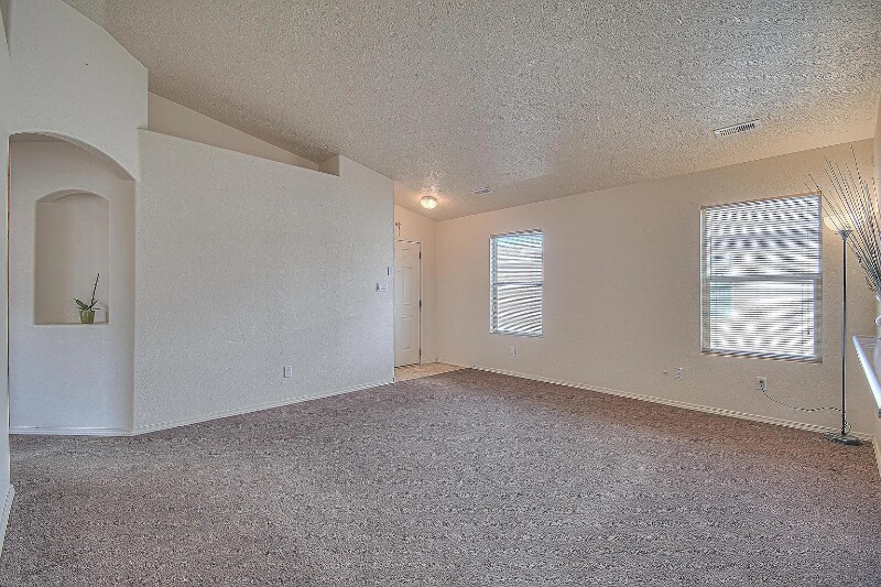 Building Photo - 630 Redwood St SW