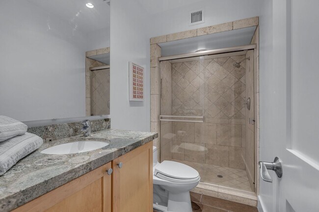 Building Photo - Mid-century modern home in Arcadia with pr...