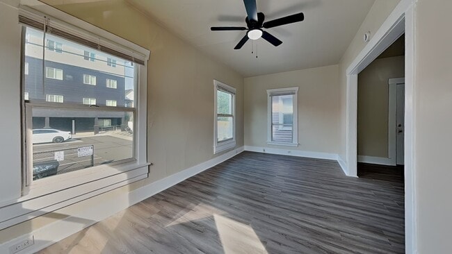 Building Photo - 718 S Yakima Ave