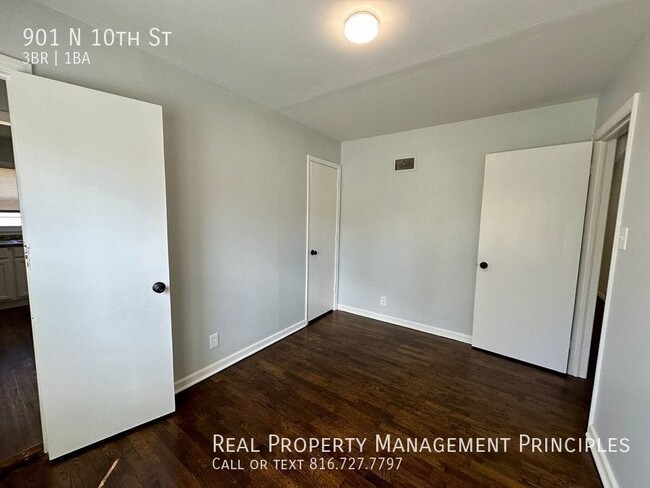 Building Photo - Completely Renovated 3 Bedroom 1 Bath on a...