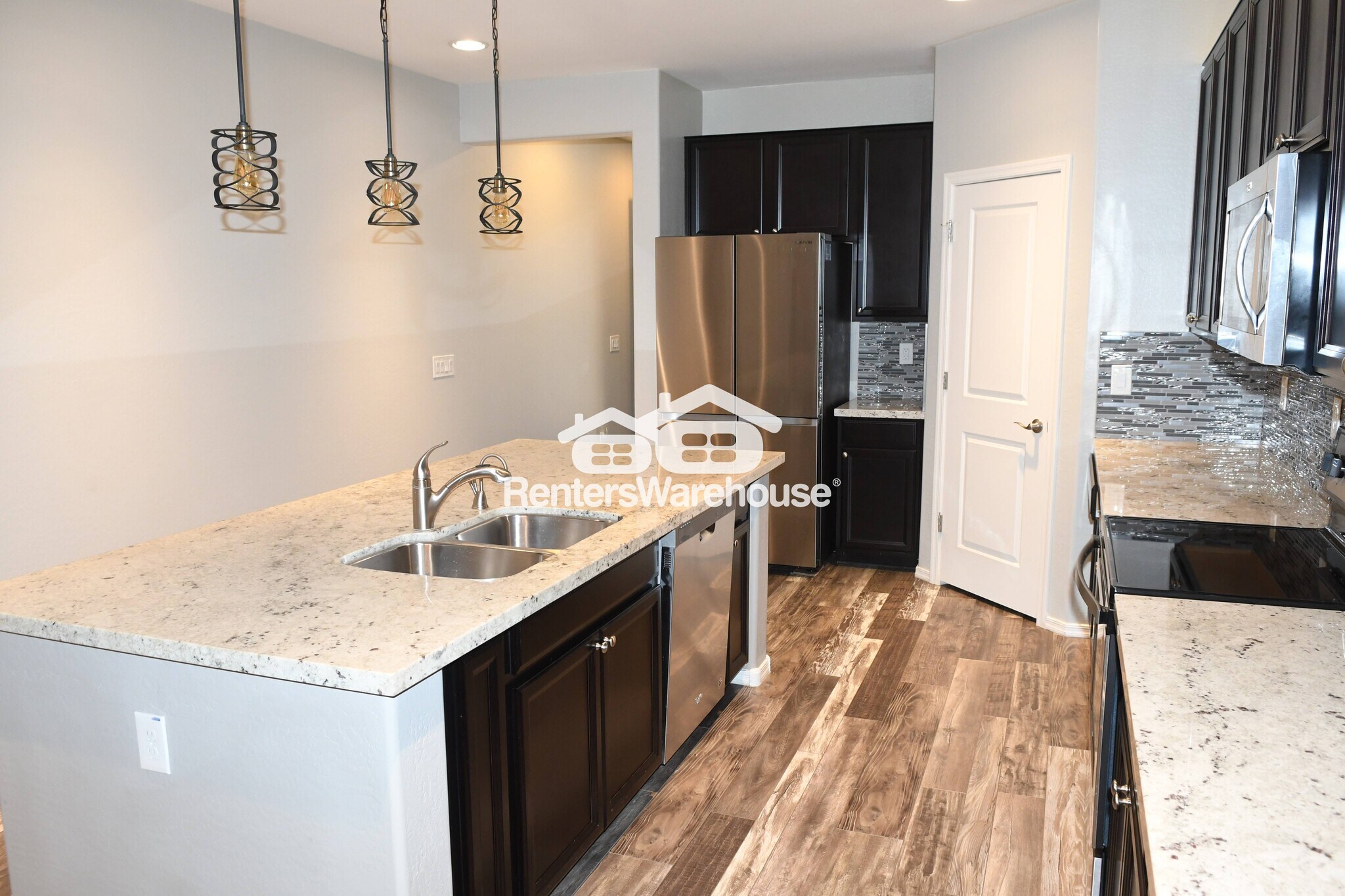 Building Photo - 3048 W Thorn Tree Dr