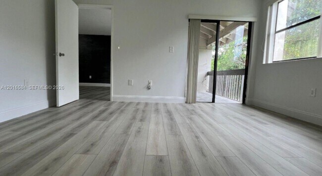 Building Photo - 8885 Fontainebleau Blvd