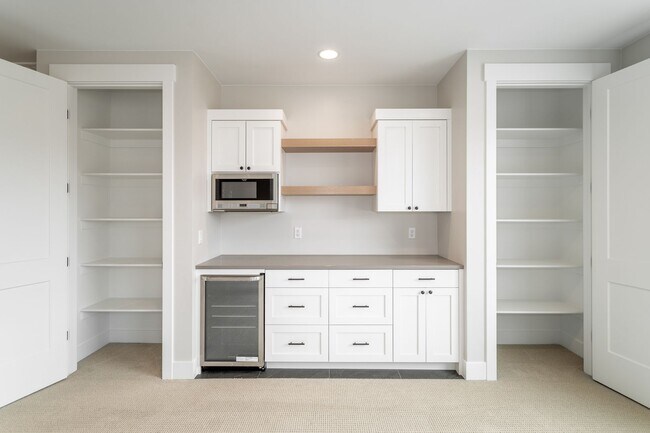 Building Photo - Gorgeous 5 bed | 3.5 bath |  Custom Home with RV Garage in Tonaquint!