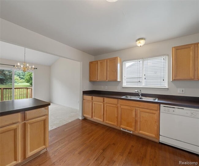 Building Photo - 5864 Willow Ridge Dr