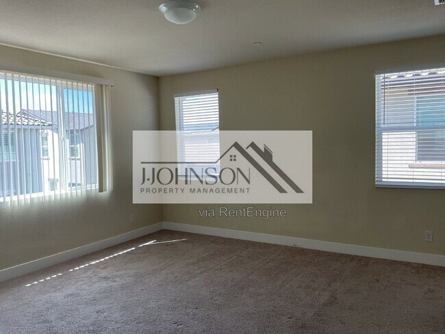Building Photo - 2250 Mozart Ave