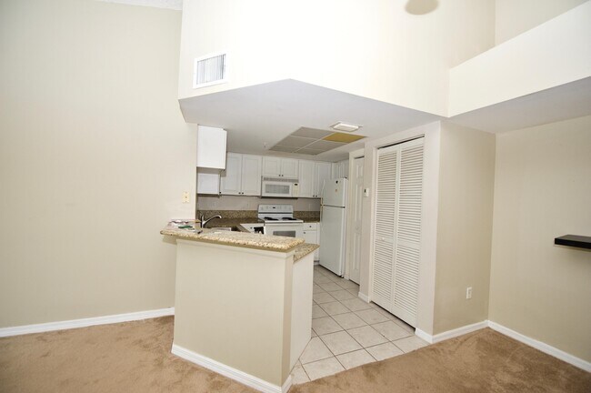 Building Photo - 1100 Crestwood Ct S