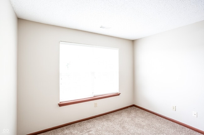 Building Photo - 8930 Lighthorse Dr