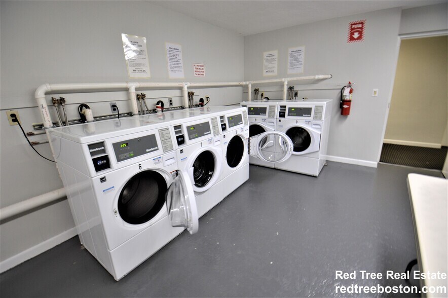 Building Photo - 5050 Washington St