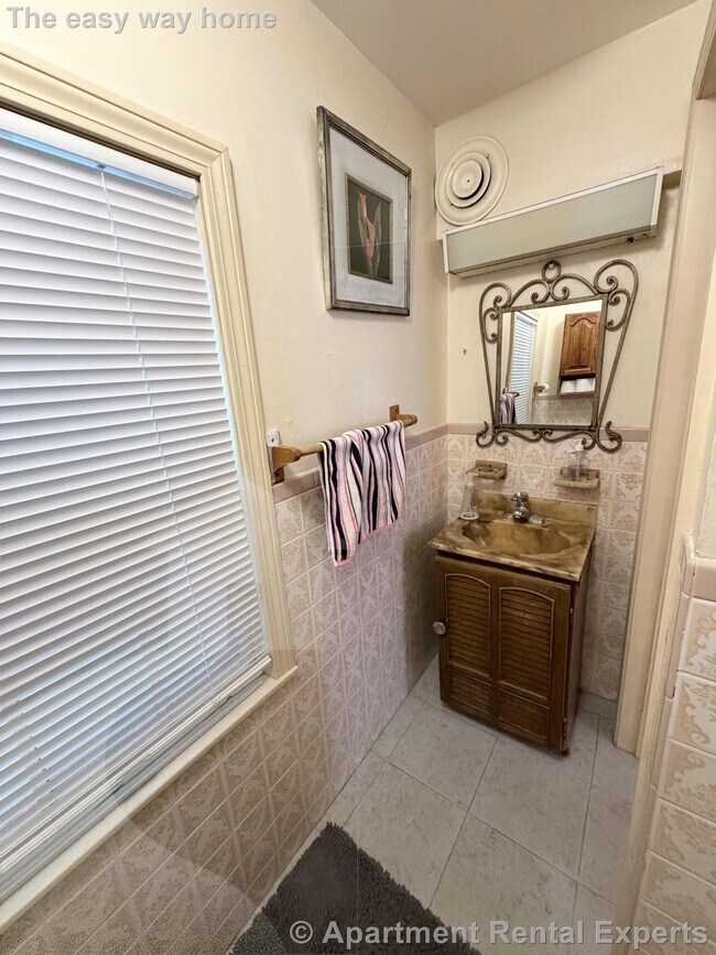 Building Photo - 4 St Mary Rd