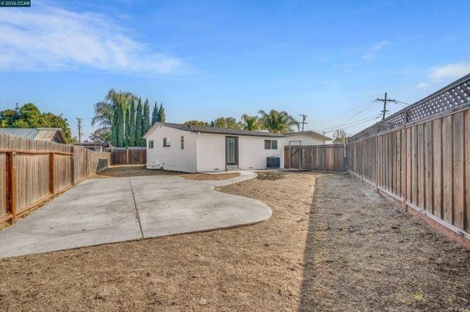 Building Photo - 753 Castle Ct