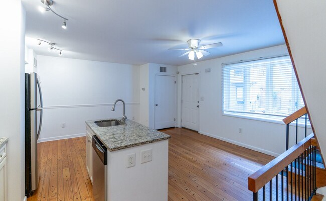 Building Photo - 804 S Warnock St