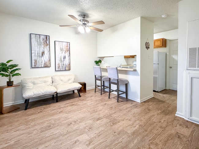 Building Photo - Kenilworth Ridge... A Hidden Jewel!