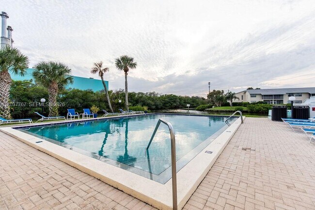 Building Photo - 1815 Robalo Dr