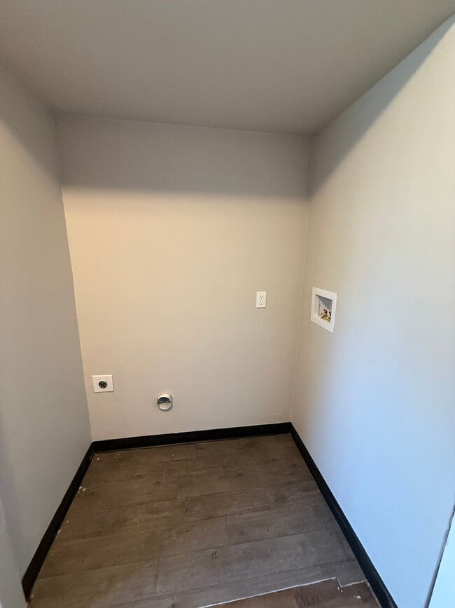 Building Photo - Spacious 2-Bedroom Townhome – Move-In Ready!