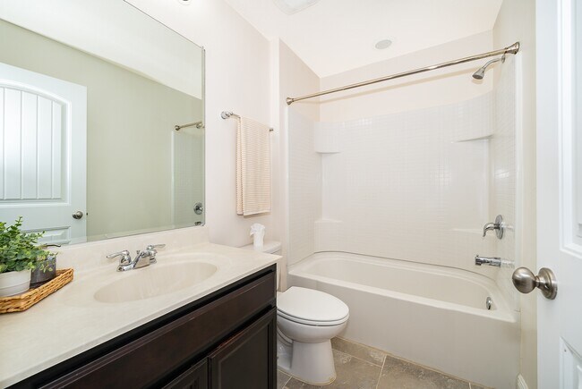 Building Photo - 10061 Town Lake Dr