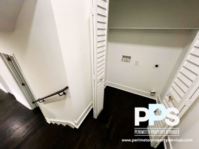 Building Photo - 1064 Westmoor Dr NW