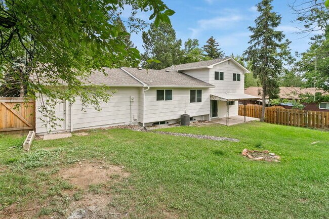 Building Photo - Freshly Renovated 4-Bedroom Home with Over...