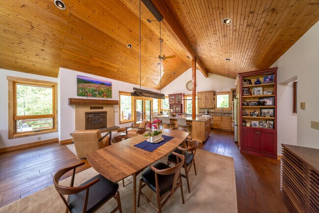 Building Photo - 2755 Lower River Rd