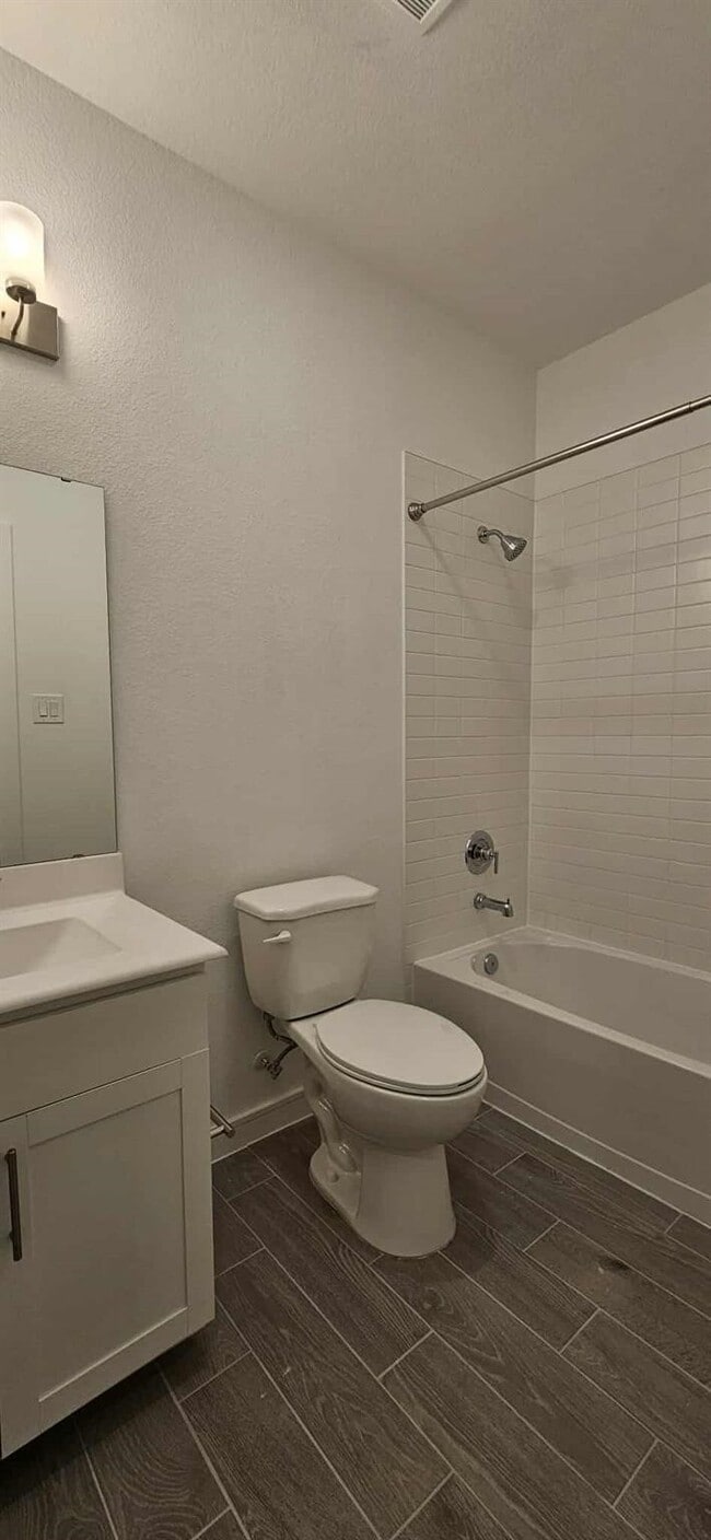 Building Photo - 8422 Bay Oaks Dr