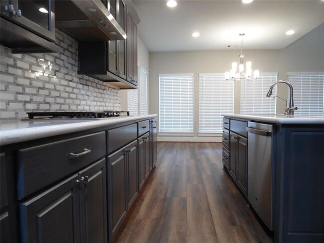 Building Photo - 225 Eagle Ford Dr