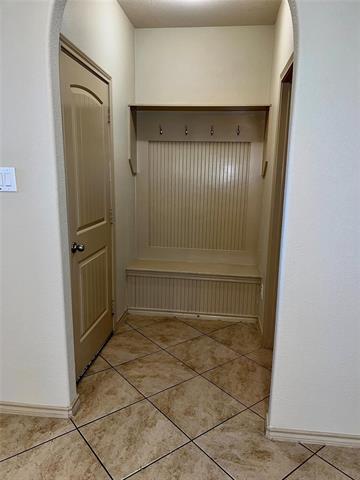 Building Photo - 8 Mapleridge Dr