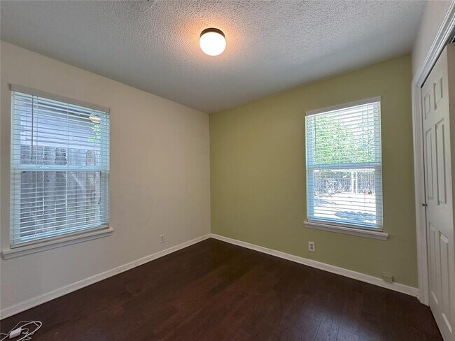 Building Photo - 5704 Cedardale Dr