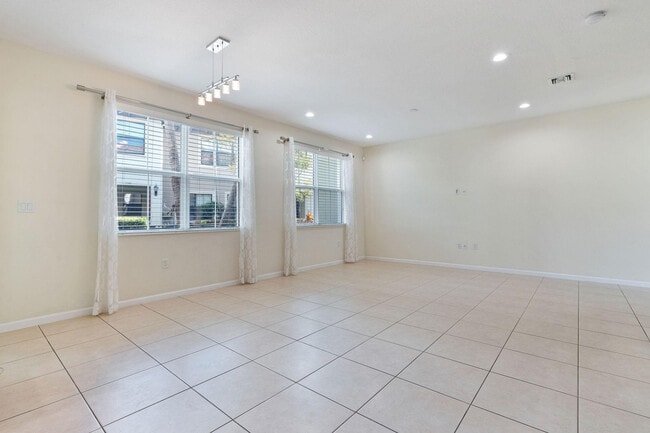 Building Photo - 3330 NW 124th Way