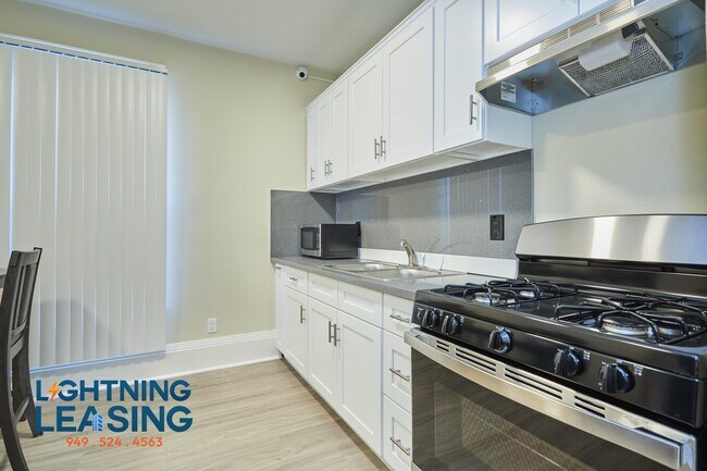 Building Photo - 1822 11th Pl