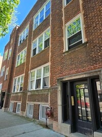 Building Photo - 1921 W Winnemac Ave