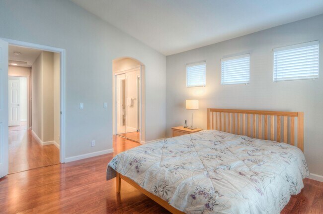 Building Photo - A must see beautiful 3 bedrooms 2.5 bathrooms single family home