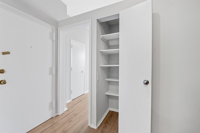 Building Photo - 308 Madison St