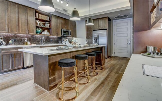 Building Photo - 2322 N Akard St