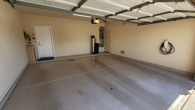 Building Photo - 4 Bedroom Home in the Sun Grooves Communit...