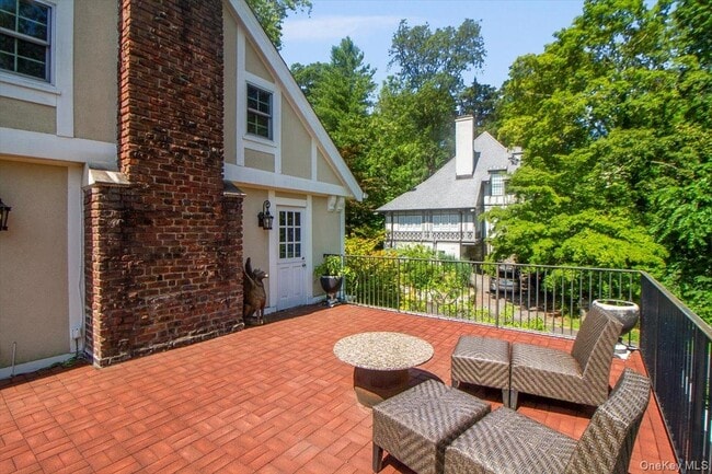 Building Photo - 110 Edgemont Rd