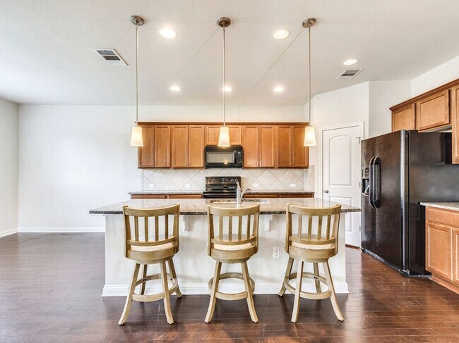 Building Photo - Beautiful 3/BR 2.5/BA Rental with Spacious...