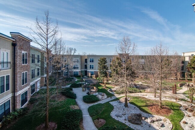 Building Photo - Available NOW! 2-Bed/2-Bath Hillsboro/Belmont