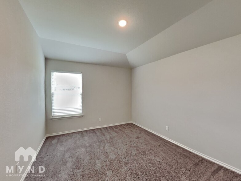 Building Photo - 3905 Chippewa Ct