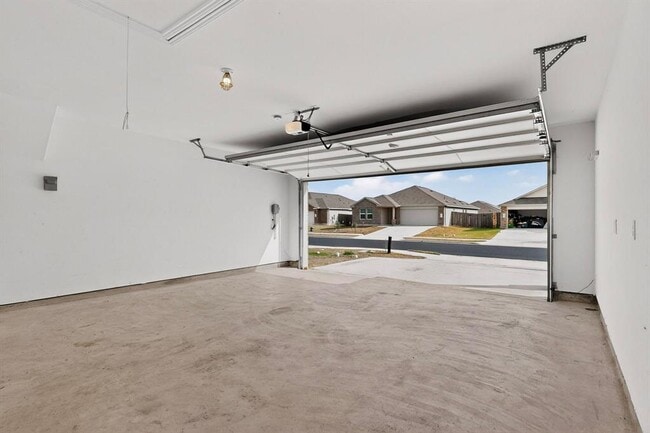 Building Photo - 107 Bear Oak St