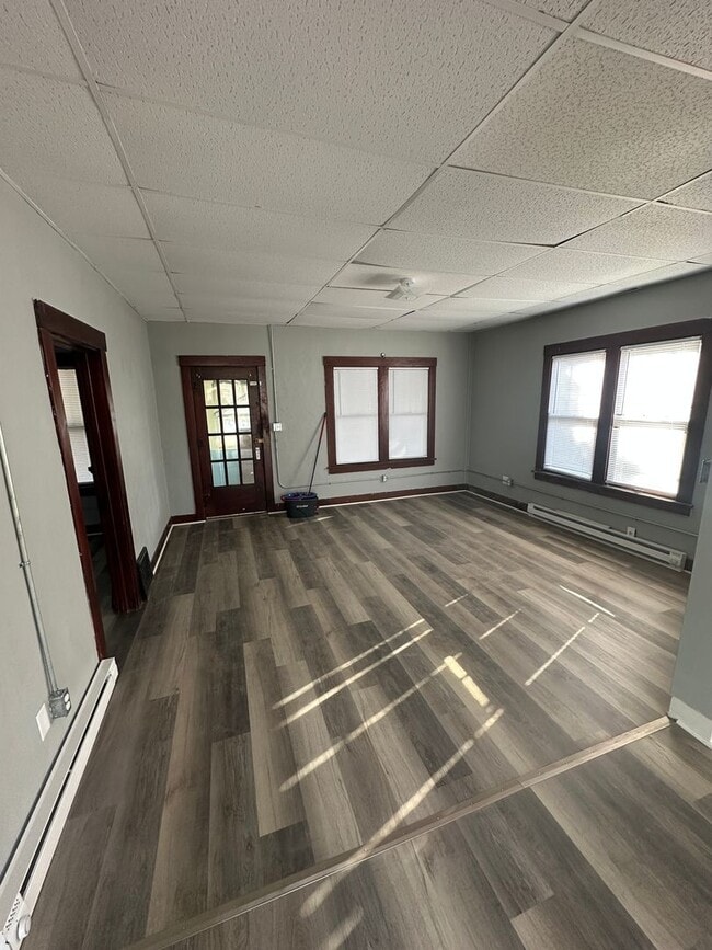 Building Photo - Recently Refreshed