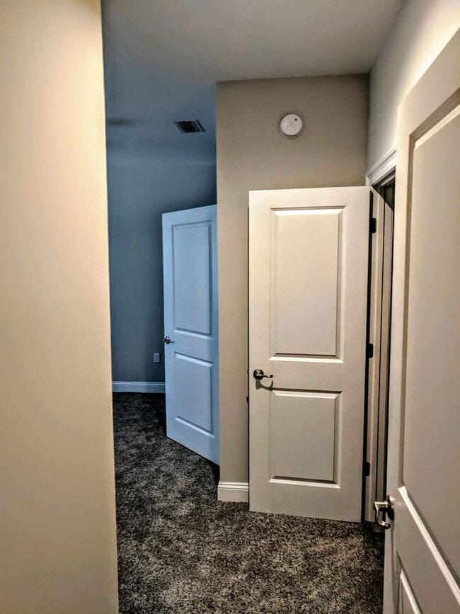 Building Photo - An amazing Townhouse for people who like big open space down Bedroom 4 Bathroom 3.5