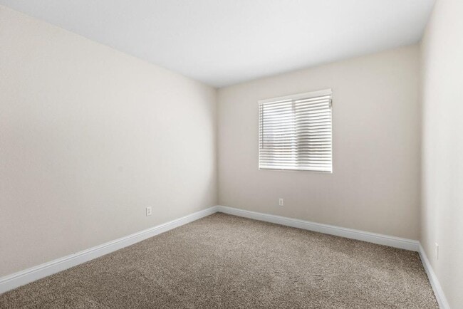 Building Photo - Gorgeous 3 Bedroom In Desired Natomas Park...