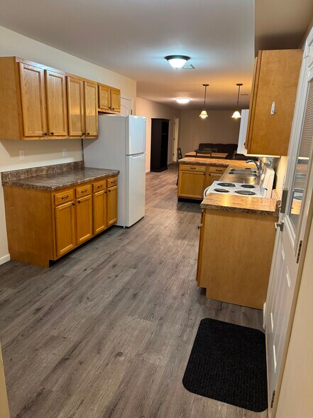 Building Photo - 8687 Lilac Ln
