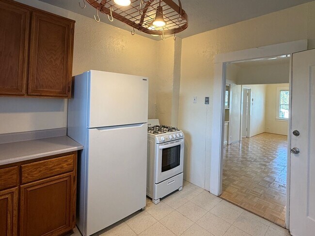Building Photo - Cozy 2+bdrm/1 bath home w/a huge basement, washer/dryer, & off street pkg, space in the heart of ...
