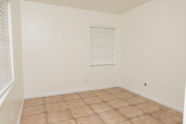 Building Photo - 1253 White Pine Dr