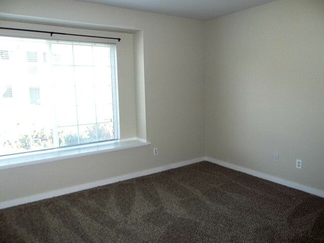 Building Photo - Fort Collins Condo Offering Comfort, Convenience, and Simple Living